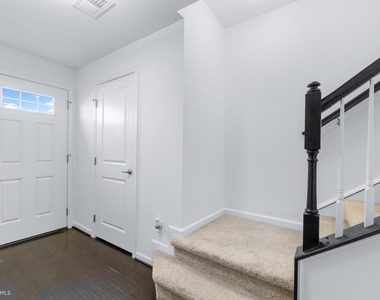 5365 S Center Drive - Photo Thumbnail 1