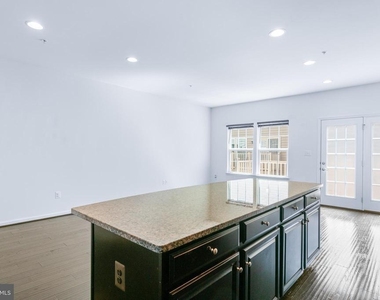 5365 S Center Drive - Photo Thumbnail 10