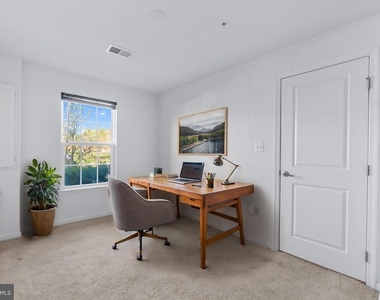 5365 S Center Drive - Photo Thumbnail 3