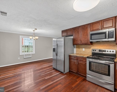 7711 Burnside Road - Photo Thumbnail 4