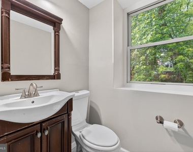 7711 Burnside Road - Photo Thumbnail 22
