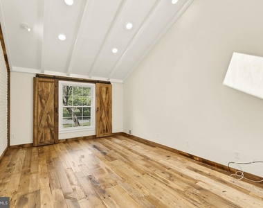 8416 Fox Run - Photo Thumbnail 14