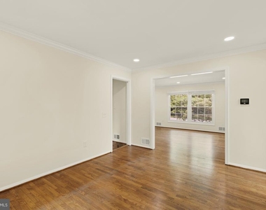 8416 Fox Run - Photo Thumbnail 11