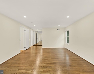 8416 Fox Run - Photo Thumbnail 41