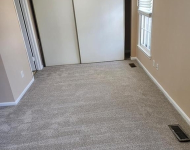17027 Catalpa Court - Photo Thumbnail 7