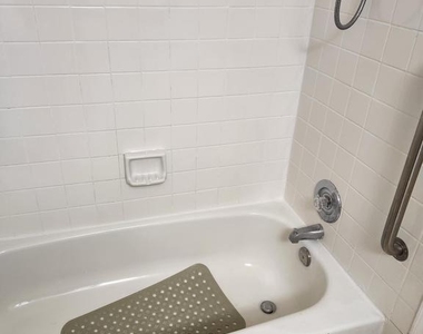 17027 Catalpa Court - Photo Thumbnail 10