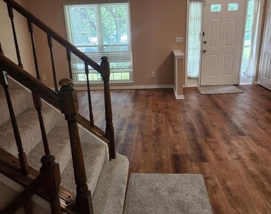 17027 Catalpa Court - Photo Thumbnail 2