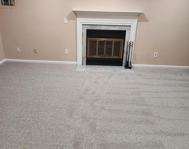 17027 Catalpa Court - Photo Thumbnail 13
