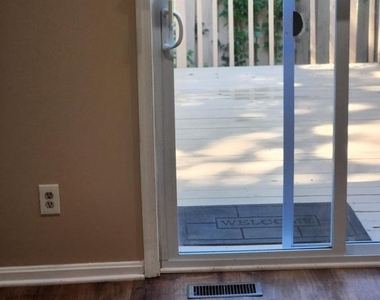 17027 Catalpa Court - Photo Thumbnail 5