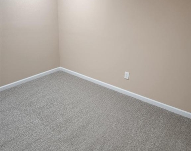 17027 Catalpa Court - Photo Thumbnail 6