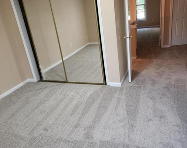 17027 Catalpa Court - Photo Thumbnail 8