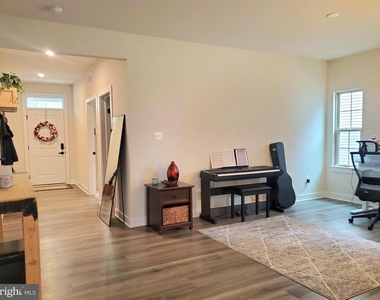 6979 Mandalong Way - Photo Thumbnail 9