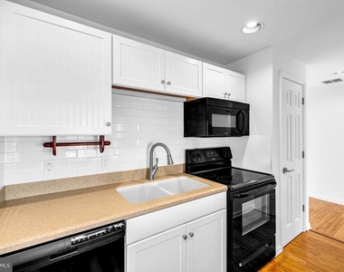 304 Academy Street - Photo Thumbnail 6