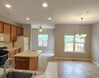 1627 Trestle Street - Photo Thumbnail 11