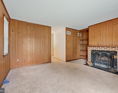 2001 Vista Lane - Photo Thumbnail 9