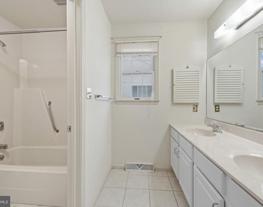 2001 Vista Lane - Photo Thumbnail 17