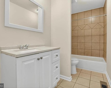 814 Showell Court - Photo Thumbnail 9