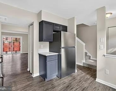 814 Showell Court - Photo Thumbnail 5