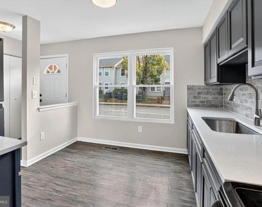 814 Showell Court - Photo Thumbnail 3