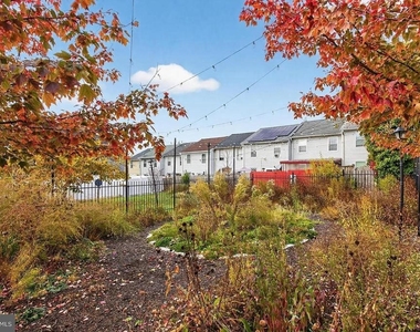 814 Showell Court - Photo Thumbnail 15