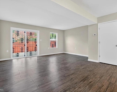 814 Showell Court - Photo Thumbnail 6