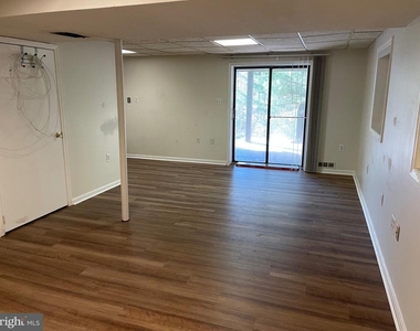 527 Greenblades Court - Photo Thumbnail 7