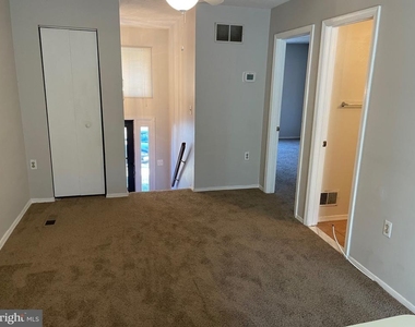 527 Greenblades Court - Photo Thumbnail 3