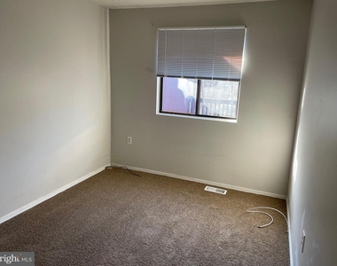 527 Greenblades Court - Photo Thumbnail 6