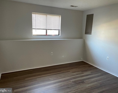527 Greenblades Court - Photo Thumbnail 8