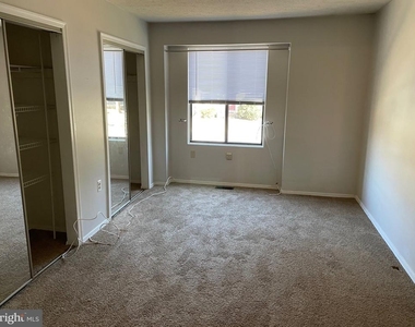527 Greenblades Court - Photo Thumbnail 4