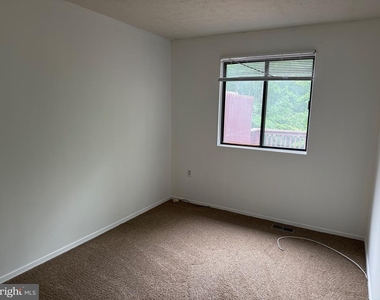 527 Greenblades Court - Photo Thumbnail 19