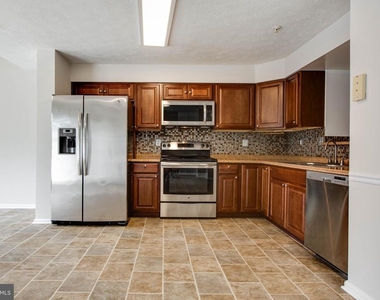 8125 Gray Stone Lane - Photo Thumbnail 13