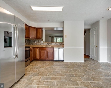 8125 Gray Stone Lane - Photo Thumbnail 14