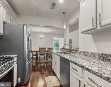 2002 Phillips Terrace - Photo Thumbnail 10