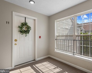2002 Phillips Terrace - Photo Thumbnail 2