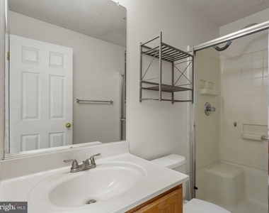 2002 Phillips Terrace - Photo Thumbnail 25