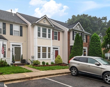 824 Stonehurst Court - Photo Thumbnail 37