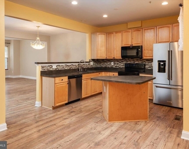 824 Stonehurst Court - Photo Thumbnail 8