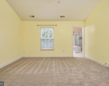824 Stonehurst Court - Photo Thumbnail 15