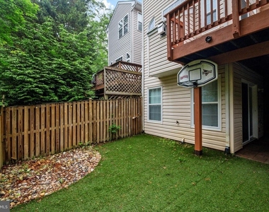 824 Stonehurst Court - Photo Thumbnail 33