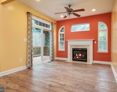 824 Stonehurst Court - Photo Thumbnail 12