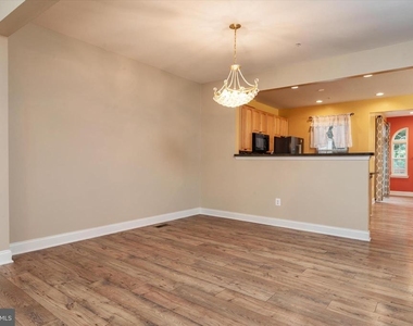 824 Stonehurst Court - Photo Thumbnail 6