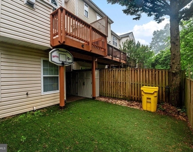 824 Stonehurst Court - Photo Thumbnail 32