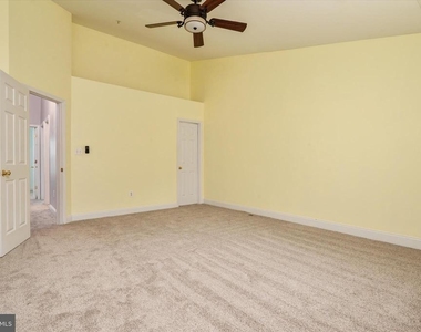 824 Stonehurst Court - Photo Thumbnail 16