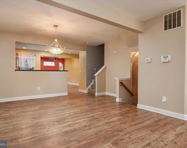 824 Stonehurst Court - Photo Thumbnail 5