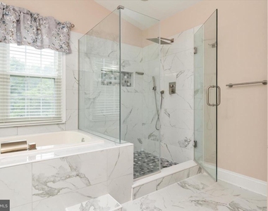 824 Stonehurst Court - Photo Thumbnail 19