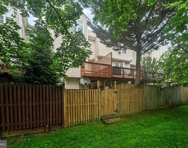 824 Stonehurst Court - Photo Thumbnail 34