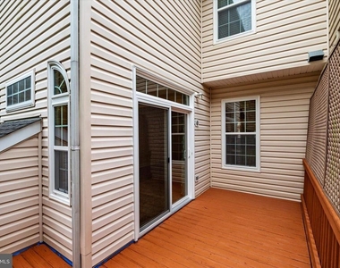 824 Stonehurst Court - Photo Thumbnail 14