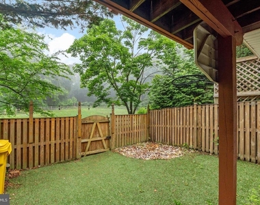 824 Stonehurst Court - Photo Thumbnail 30