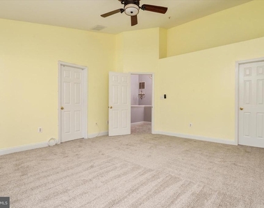 824 Stonehurst Court - Photo Thumbnail 17